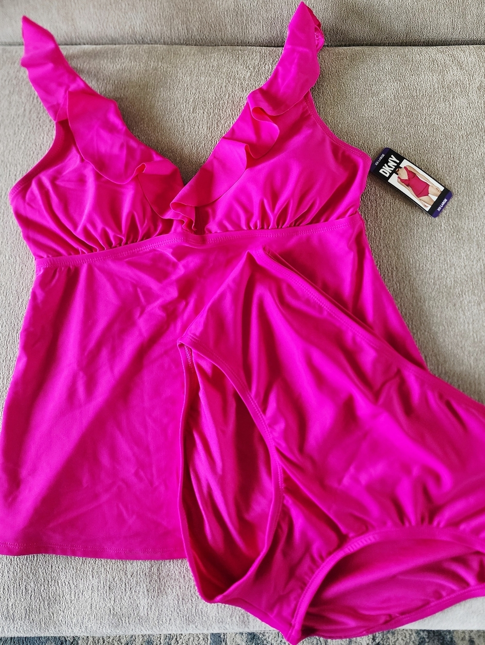 New With Tags Women's XXL DKNY Donna Karan Fuchsia Ruffled Tankini Swim Set